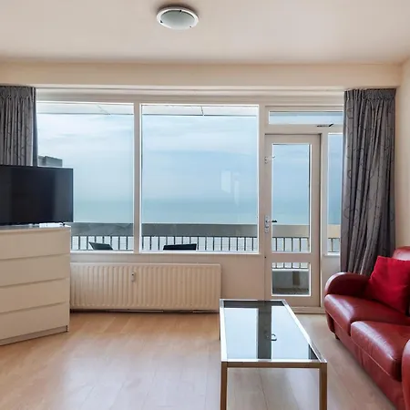Seaside Apartment *