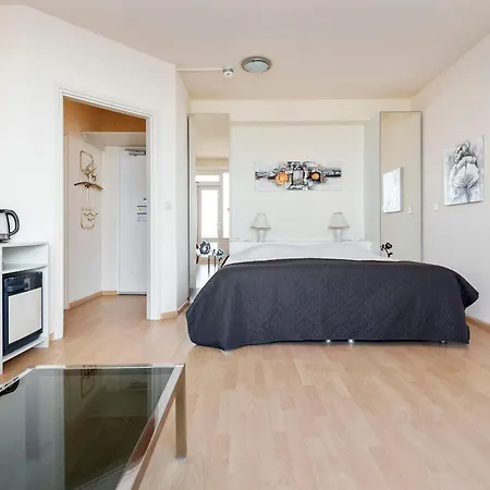 Seaside Apartment *